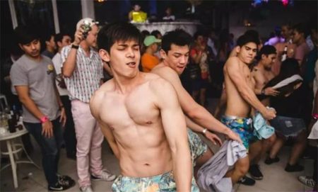 女生泰国行，寂寞难耐找了个鸭店，洗个“皇后浴”是个什么体验？