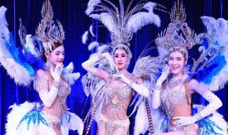清迈朗姆吧 Ram Bar 人妖秀：藏在夜市小巷里，值不值得看